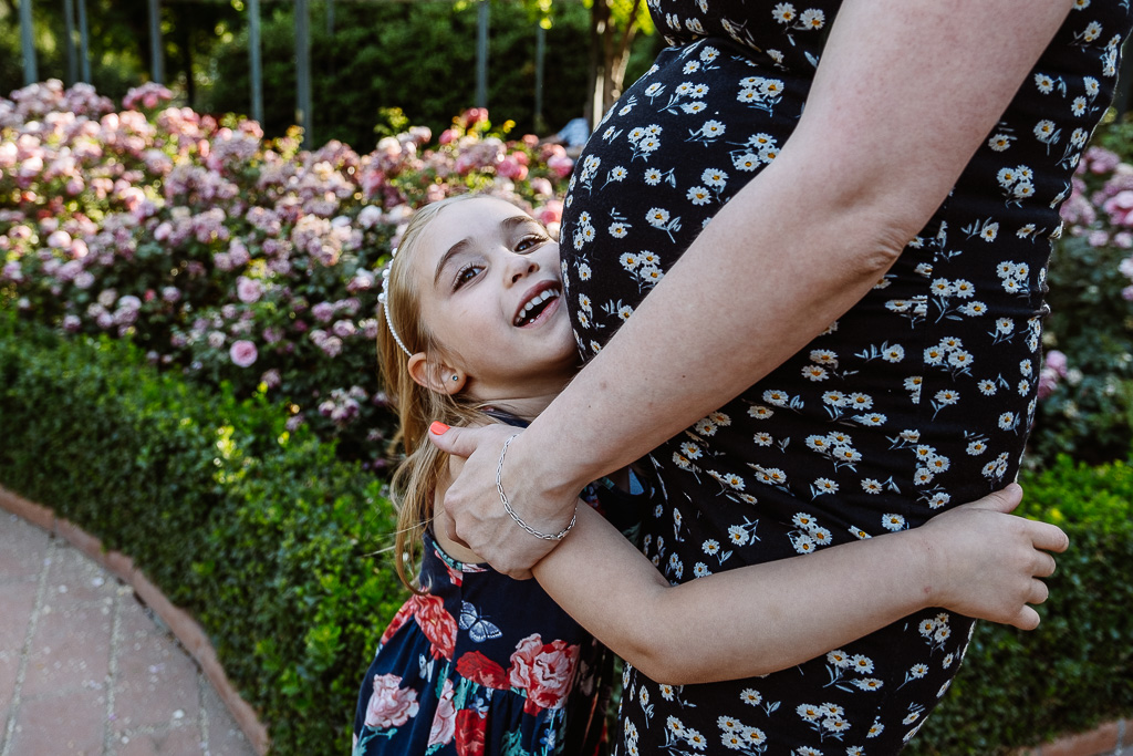 foto familiares-fotos de familiar-fotografo familia-fotografos familiares-fotografías en pareja-fotos de embarazo en pareja-fotos embarazo pareja-fotos de embarazada en pareja-fotos embarazo parejas-familia feliz-una familia feliz-madre e hija-madres e hijas-fotos embarazo-fotos de embarazadas-sesion de fotos embarazada