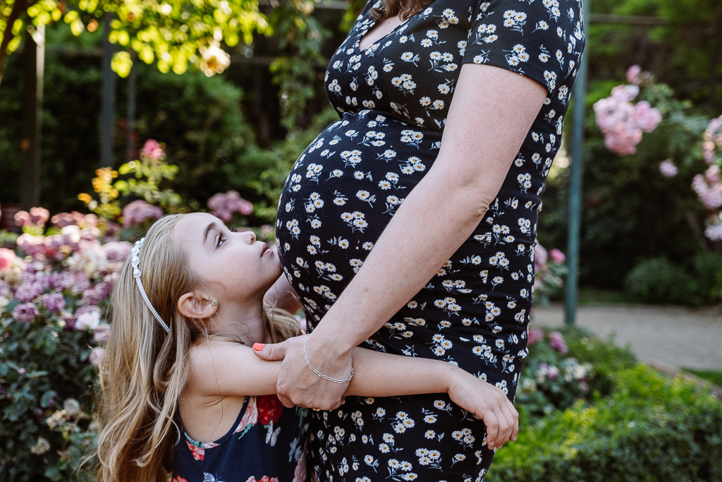 foto familiares-fotos de familiar-fotografo familia-fotografos familiares-fotografías en pareja-fotos de embarazo en pareja-fotos embarazo pareja-fotos de embarazada en pareja-fotos embarazo parejas-familia feliz-una familia feliz-madre e hija-madres e hijas-fotos embarazo-fotos de embarazadas-sesion de fotos embarazada