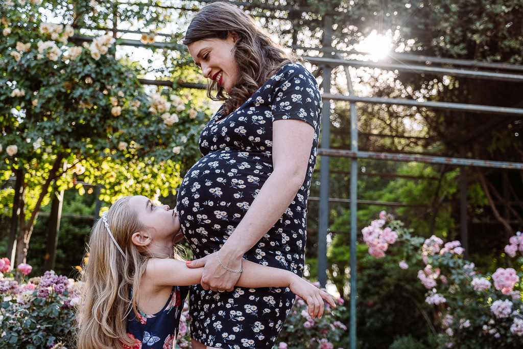 foto familiares-fotos de familiar-fotografo familia-fotografos familiares-fotografías en pareja-fotos de embarazo en pareja-fotos embarazo pareja-fotos de embarazada en pareja-fotos embarazo parejas-familia feliz-una familia feliz-madre e hija-madres e hijas-fotos embarazo-fotos de embarazadas-sesion de fotos embarazada